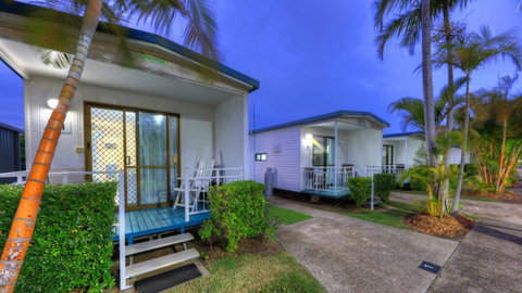 Alex Beach Cabins And Tourist Park - Kawana Tourism 7