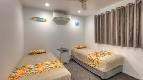Alex Beach Cabins And Tourist Park - Kawana Tourism 10