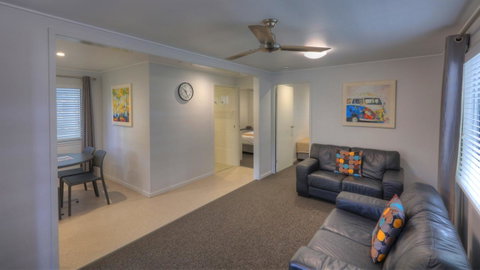 Alex Beach Cabins And Tourist Park - Kawana Tourism 9