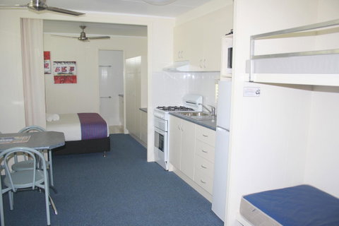 Alex Beach Cabins And Tourist Park - Kawana Tourism 41