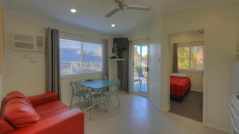 Alex Beach Cabins And Tourist Park - Kawana Tourism 32