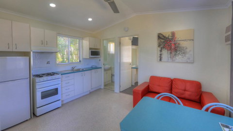Alex Beach Cabins And Tourist Park - Kawana Tourism 22