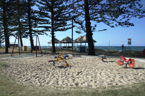 Alex Beach Cabins And Tourist Park - Kawana Tourism 43