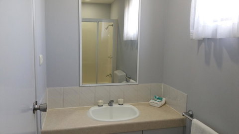 Alex Beach Cabins And Tourist Park - Kawana Tourism 2