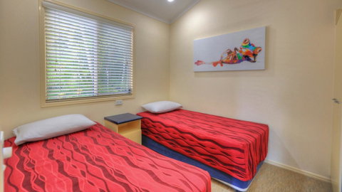 Alex Beach Cabins And Tourist Park - Kawana Tourism 12