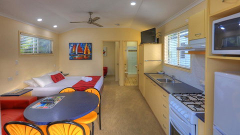 Alex Beach Cabins And Tourist Park - Kawana Tourism 11