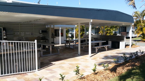 Alex Beach Cabins And Tourist Park - Kawana Tourism 21