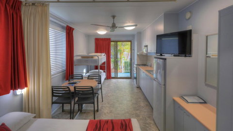 Alex Beach Cabins And Tourist Park - Kawana Tourism 33