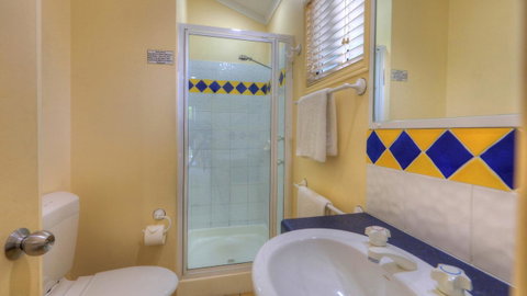 Alex Beach Cabins And Tourist Park - Kawana Tourism 3