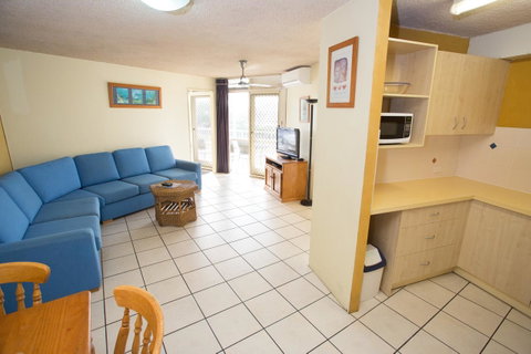 Northpoint Holiday Apartments - Kawana Tourism 7