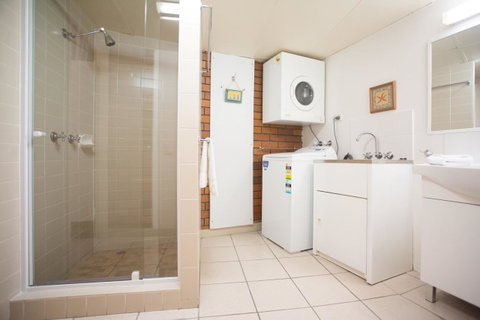 Northpoint Holiday Apartments - Kawana Tourism 23