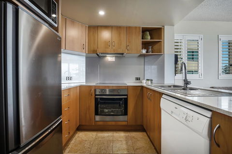 Landmark Resort - Kawana Tourism 13