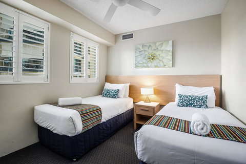 Landmark Resort - Kawana Tourism 11