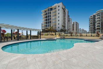 Mantra Mooloolaba Beach with Kawana Tourism