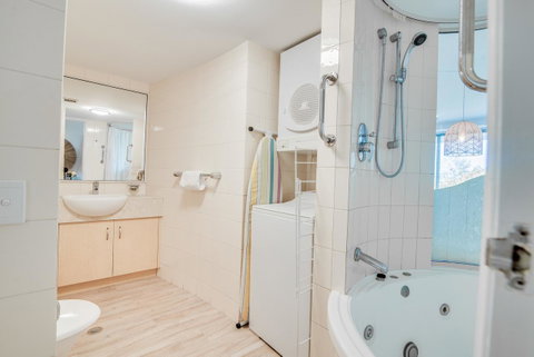 Grand Palais Boolarong Beachside Apartments - Kawana Tourism 5