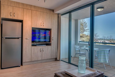 Grand Palais Boolarong Beachside Apartments - Kawana Tourism 7