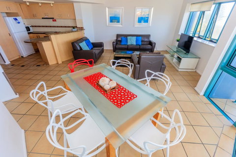 Grand Palais Boolarong Beachside Apartments - Kawana Tourism 22
