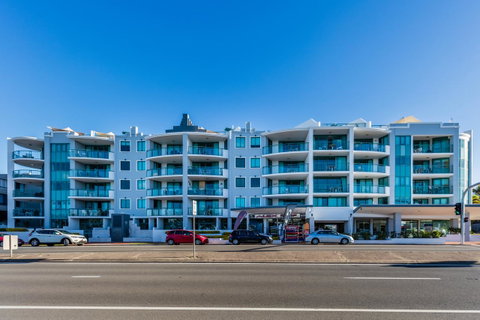Grand Palais Boolarong Beachside Apartments - Kawana Tourism 9