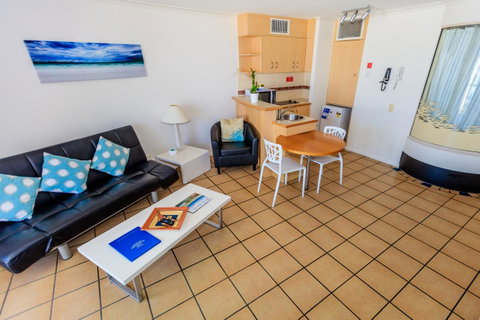 Grand Palais Boolarong Beachside Apartments - Kawana Tourism 14