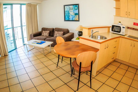 Grand Palais Boolarong Beachside Apartments - Kawana Tourism 17