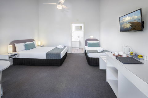 The Beach Motel Hervey Bay - Kawana Tourism 12
