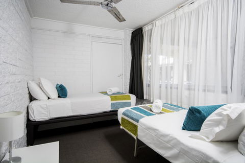 The Beach Motel Hervey Bay - Kawana Tourism 30