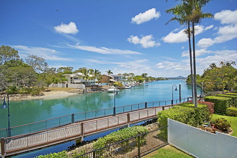 Jacaranda Noosa - Kawana Tourism 8