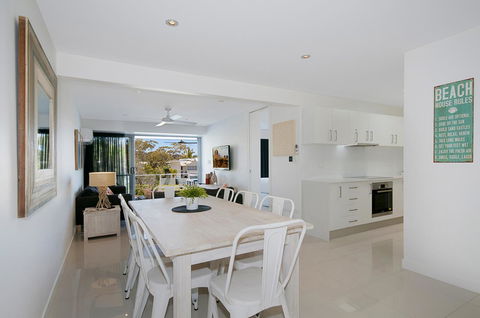 Jacaranda Noosa - Kawana Tourism 10
