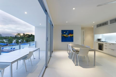 Pool Resort Port Douglas - Kawana Tourism 16