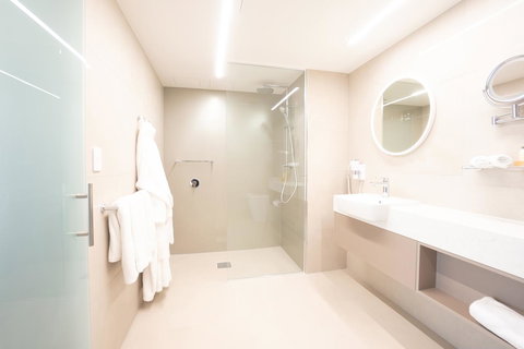 Pacific Hotel Cairns - Kawana Tourism 5