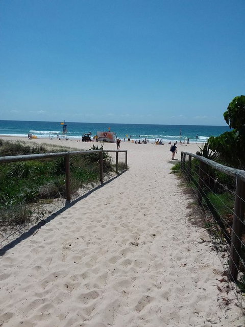 Surfers Chalet - Kawana Tourism 5