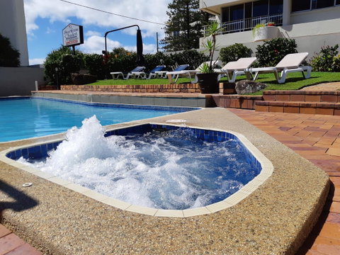Surfers Chalet - Kawana Tourism 2