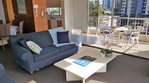Surfers Chalet - Kawana Tourism 19