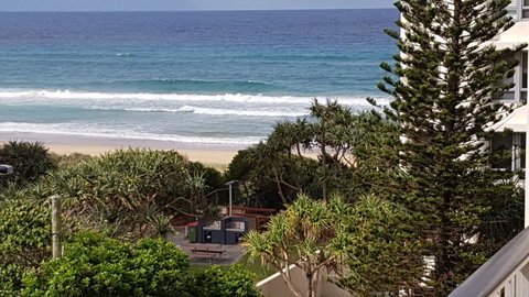 Surfers Chalet - Kawana Tourism 23