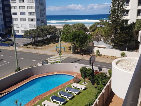 Surfers Chalet - Kawana Tourism 14