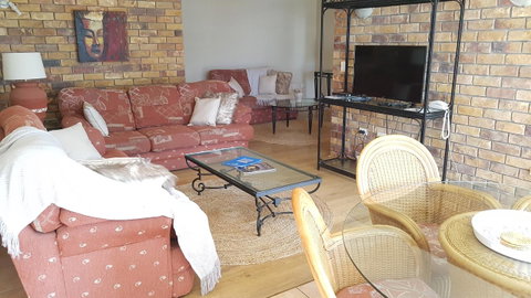 Surfers Chalet - Kawana Tourism 24