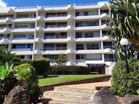 Surfers Chalet - Kawana Tourism 1