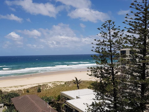 Surfers Chalet - Kawana Tourism 35