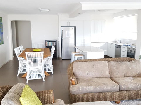 Surfers Chalet - Kawana Tourism 33