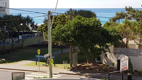 Surfers Chalet - Kawana Tourism 20