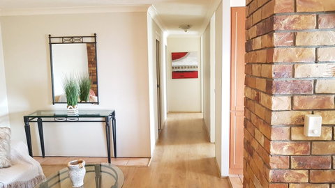 Surfers Chalet - Kawana Tourism 22