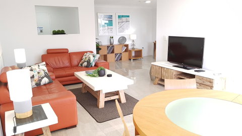 Surfers Chalet - Kawana Tourism 16