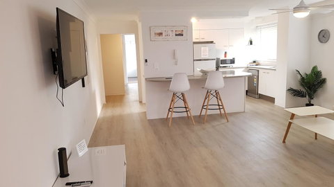 Surfers Chalet - Kawana Tourism 10