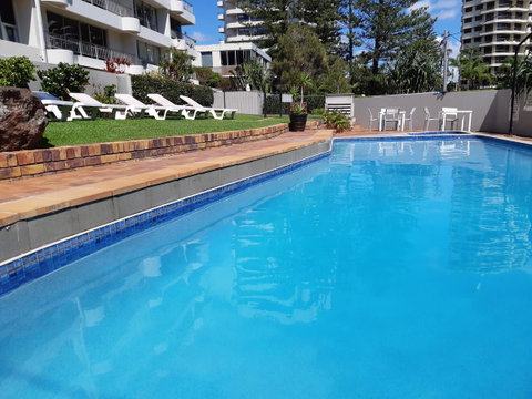 Surfers Chalet - Kawana Tourism 7