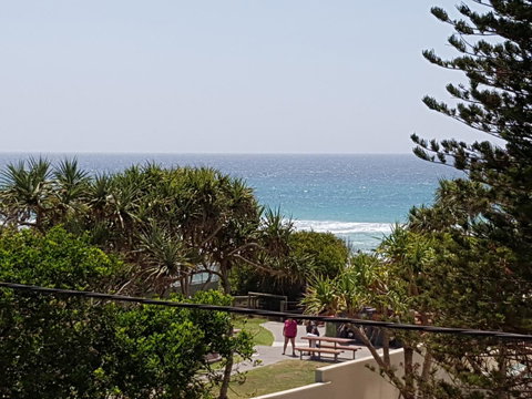 Surfers Chalet - Kawana Tourism 28