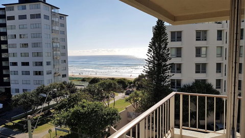 Surfers Chalet - Kawana Tourism 15