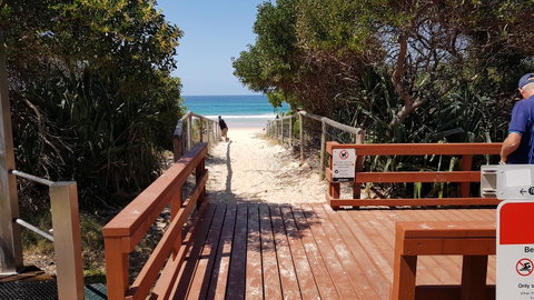 Surfers Chalet - Kawana Tourism 4