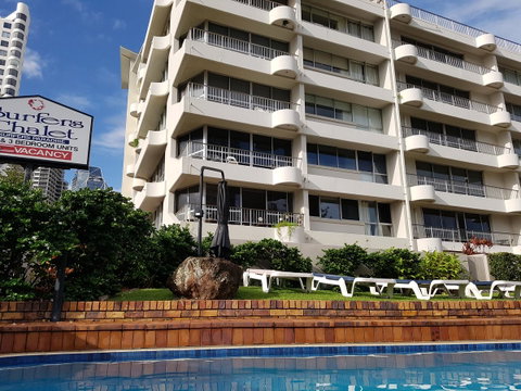 Surfers Chalet - Kawana Tourism 13