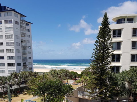 Surfers Chalet - Kawana Tourism 29