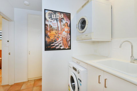 [ ANDY'S BEACH HOUSE ] - Kawana Tourism 30